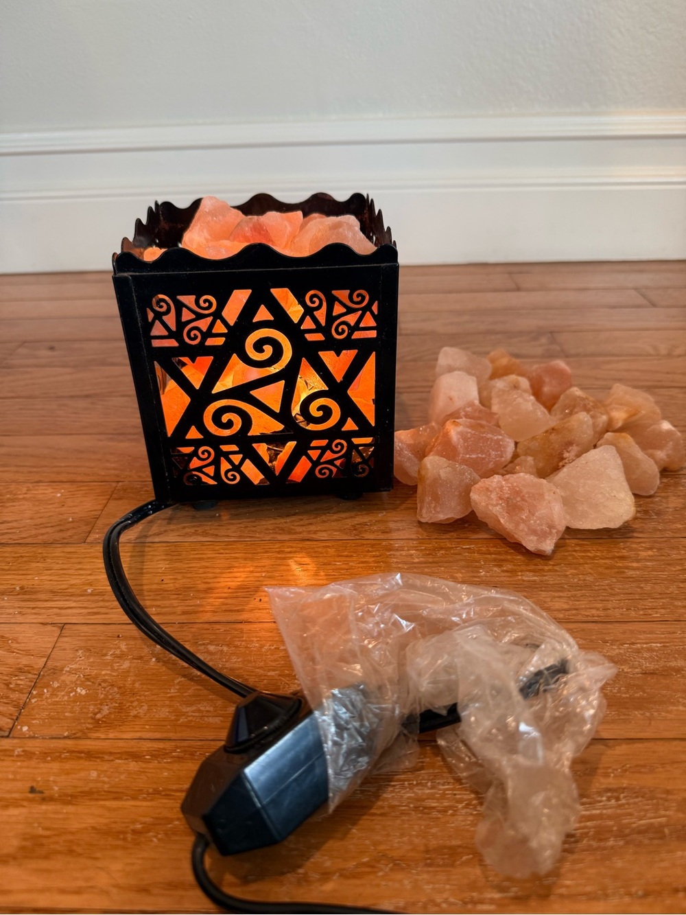 Pink Himalayan Sea Salt Rock Diffuser Metal Lamp-Triskele Design - Tested/Works